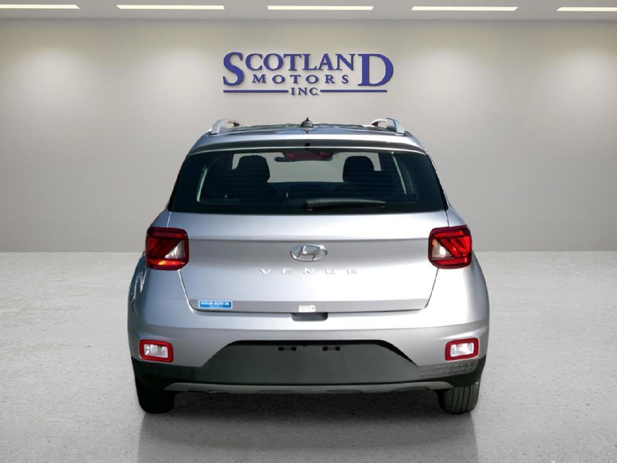 Used 2025 Hyundai Venue SEL FWD image 7