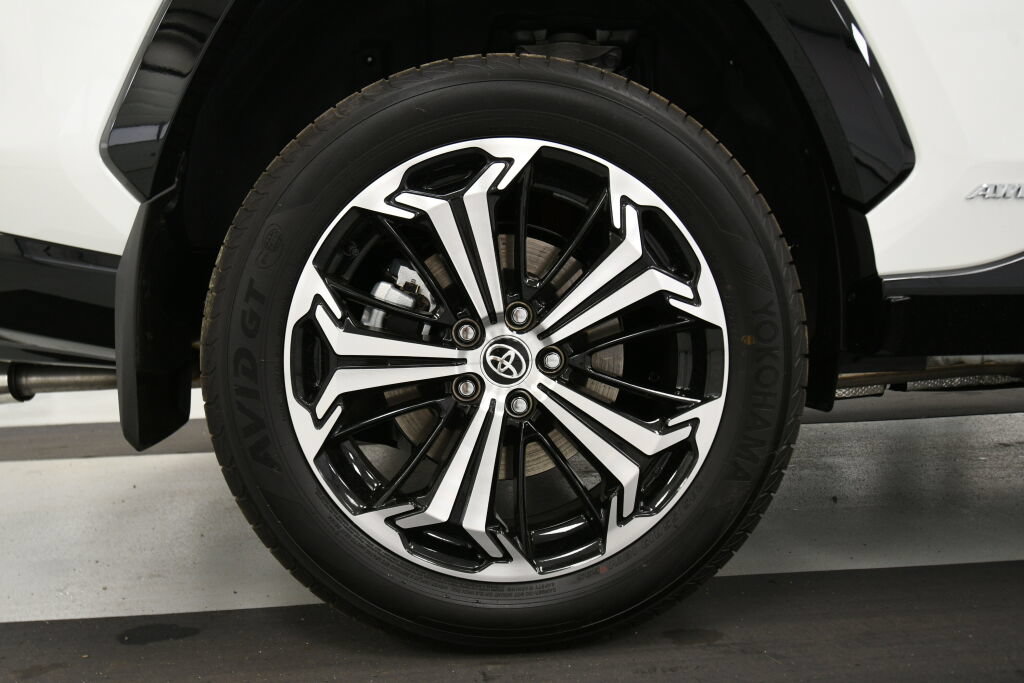 Used 2022 Toyota RAV4 XSE w/ Weather Package AWD/4WD image 10