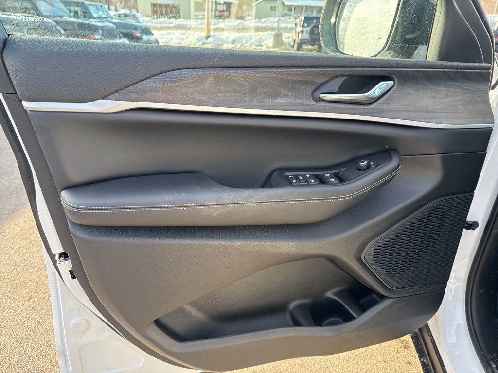 New 2026 Jeep Grand Cherokee Laredo image 20