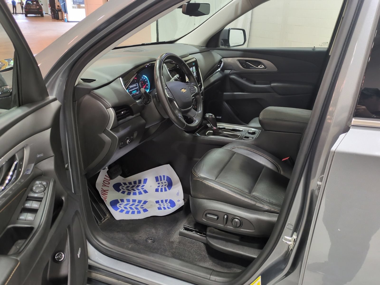 Used 2019 Chevrolet Traverse LT w/ LT Premium Package AWD/4WD image 18