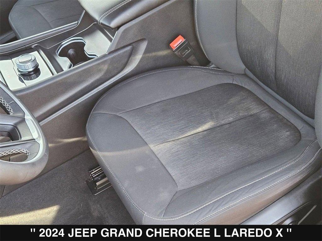 Used 2024 Jeep Grand Cherokee L Laredo image 16