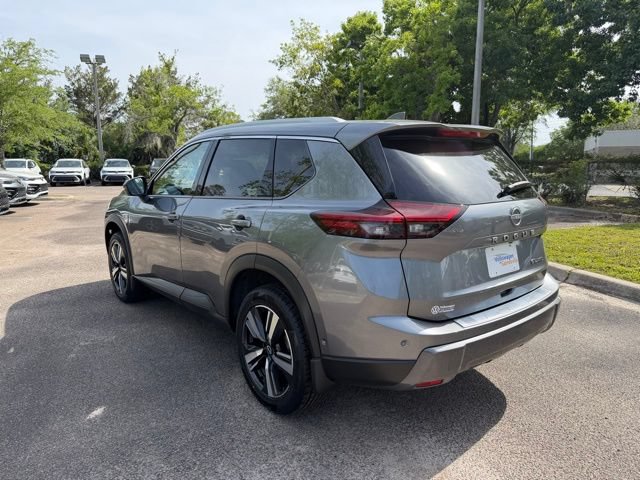Used 2025 Nissan Rogue SL AWD/4WD image 4