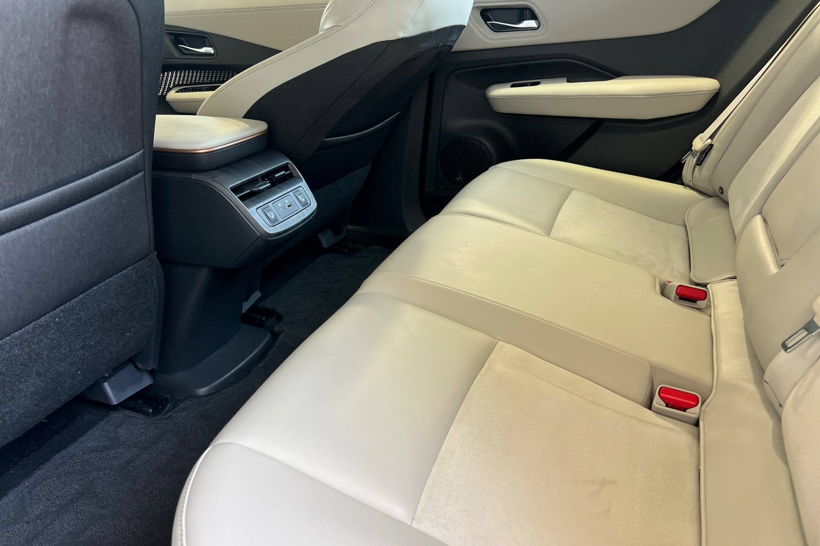 Certified 2023 Nissan Ariya FWD image 13