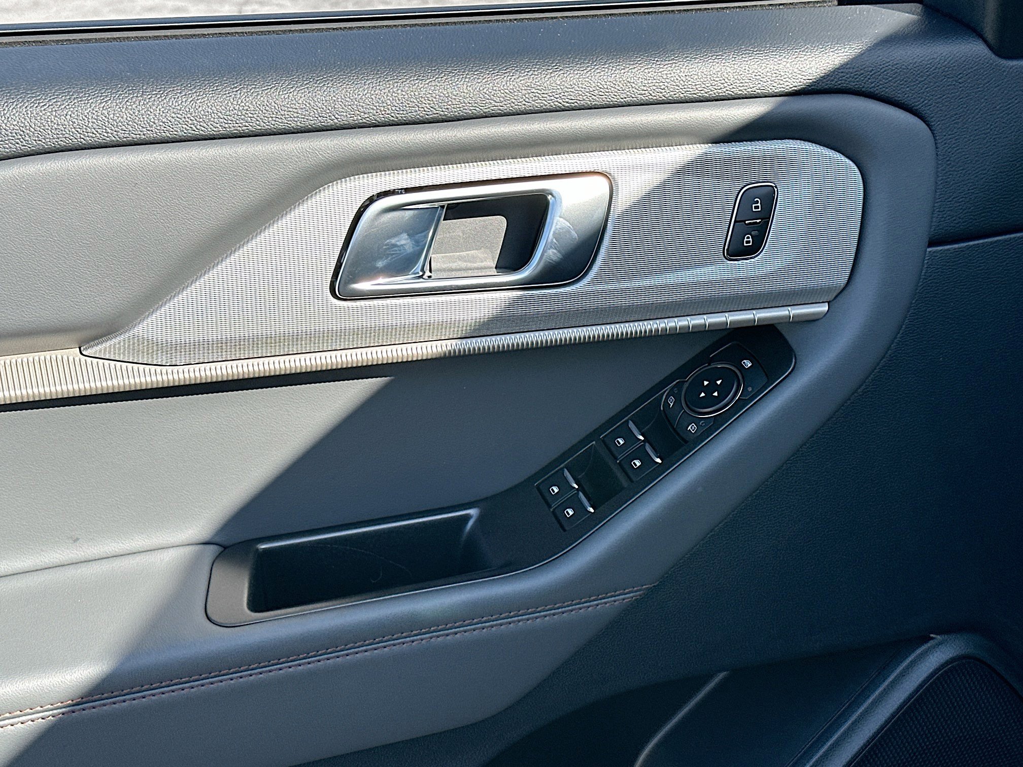 New 2026 Ford Explorer Active w/ Active Comfort Package image 13