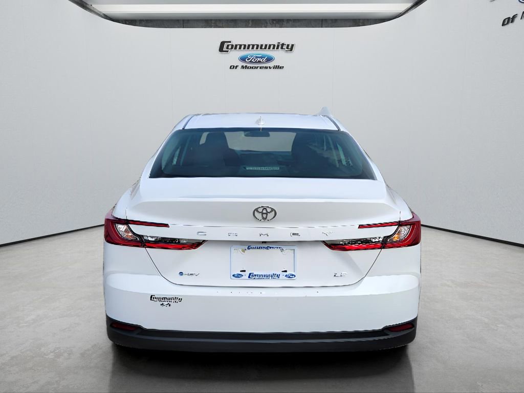 Used 2025 Toyota Camry LE image 7