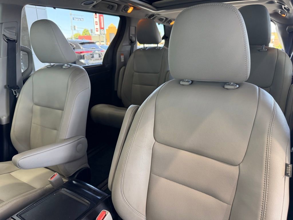 Certified 2017 Toyota Sienna Limited image 22