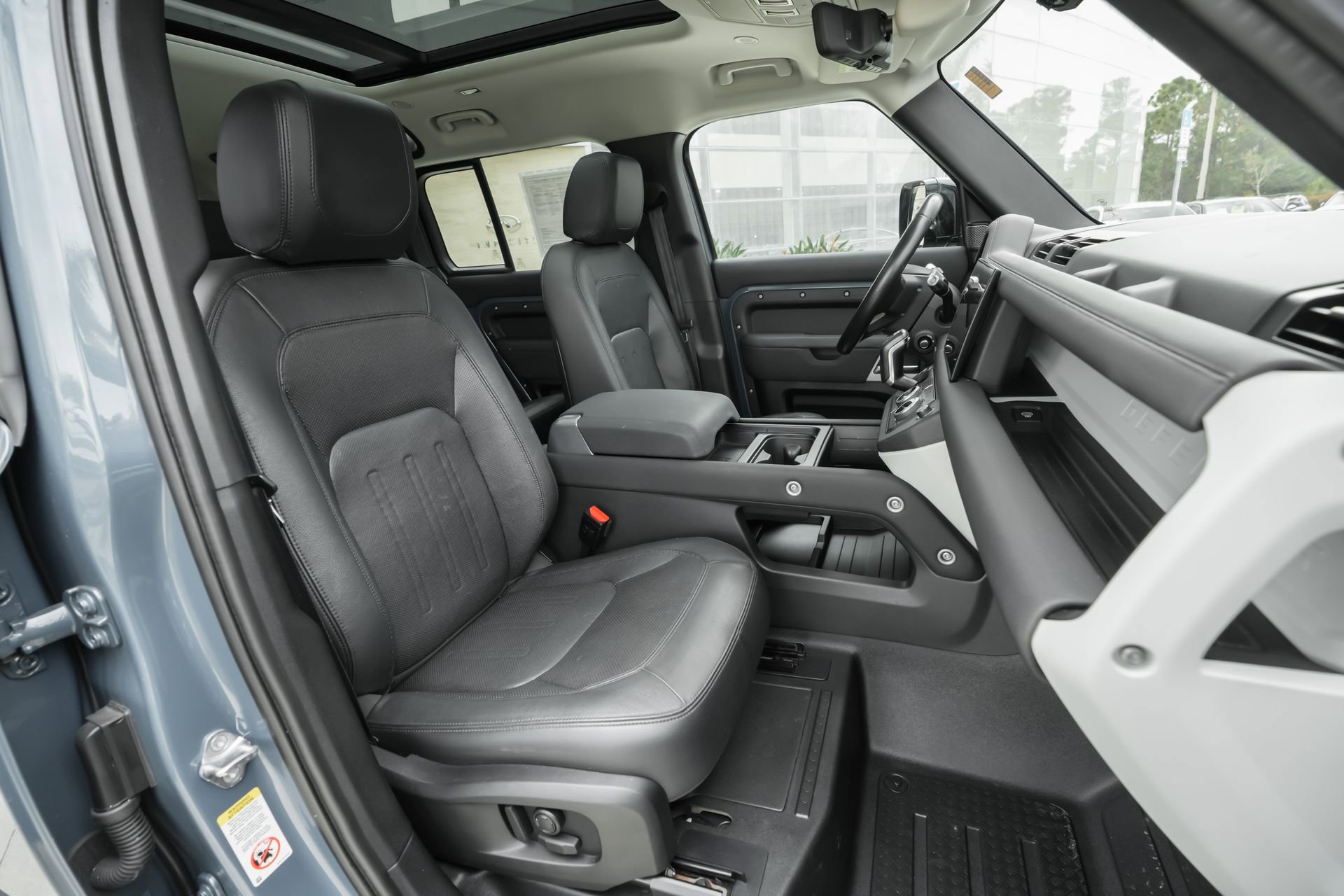 Used 2022 Land Rover Defender 110 SE image 40