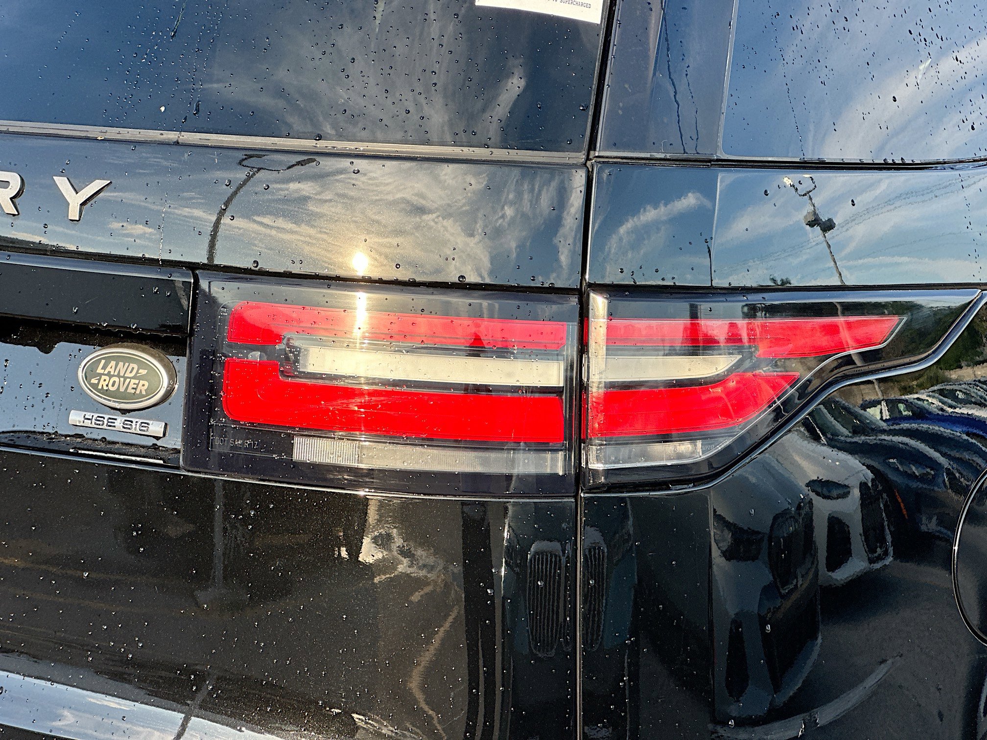 Used 2019 Land Rover Discovery HSE image 29