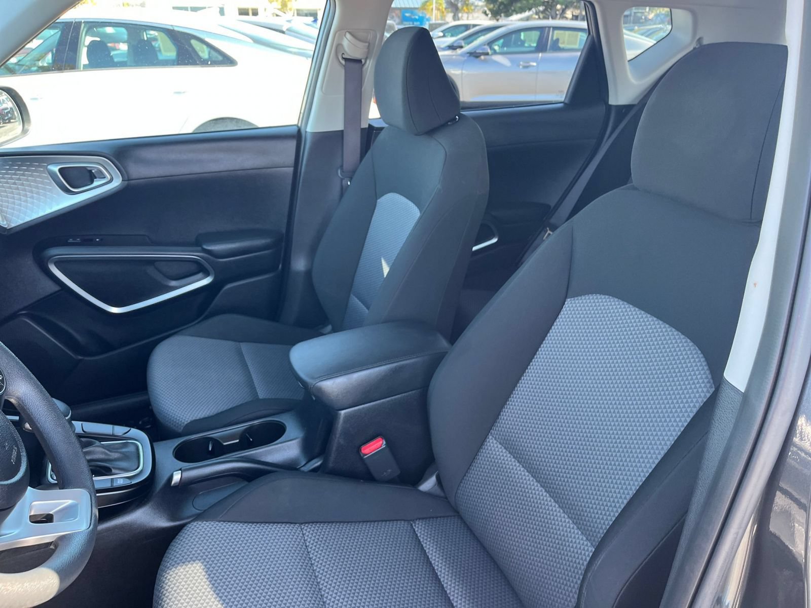 Used 2025 Kia Soul LX w/ LX Technology Package FWD image 27