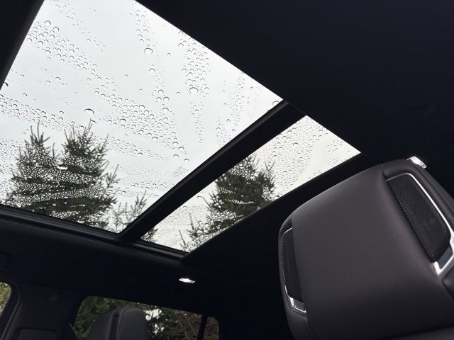 Used 2025 Cadillac Escalade Sport w/ Touring Package image 21