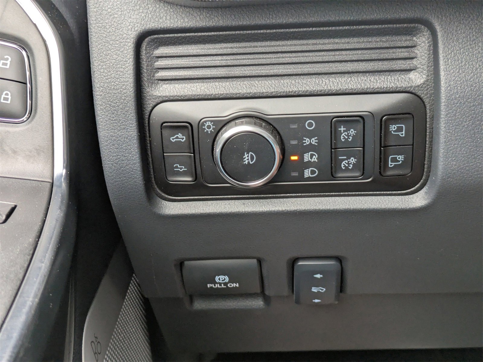 New 2025 Ford F250 Platinum w/ FX4 Off-Road Package image 30