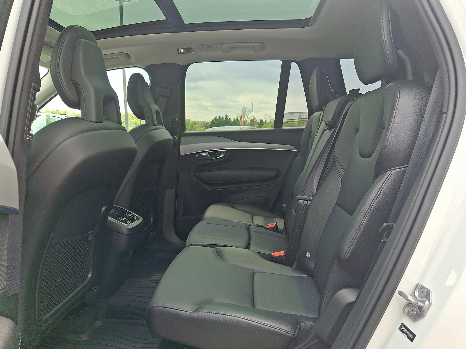 Used 2021 Volvo XC90 T5 Momentum w/ Climate Package AWD/4WD image 10