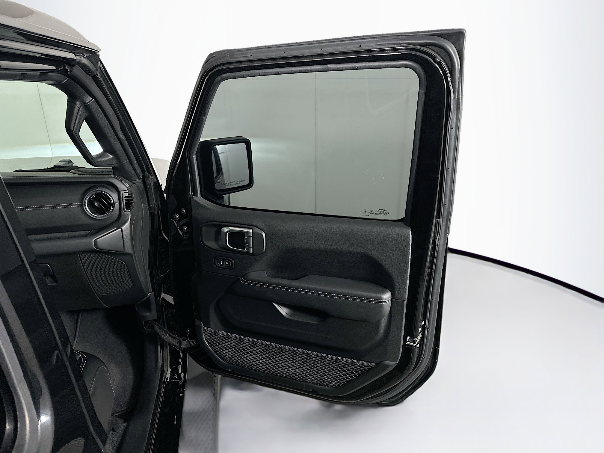 Used 2023 Jeep Wrangler Sahara w/ Cold Weather Group image 31