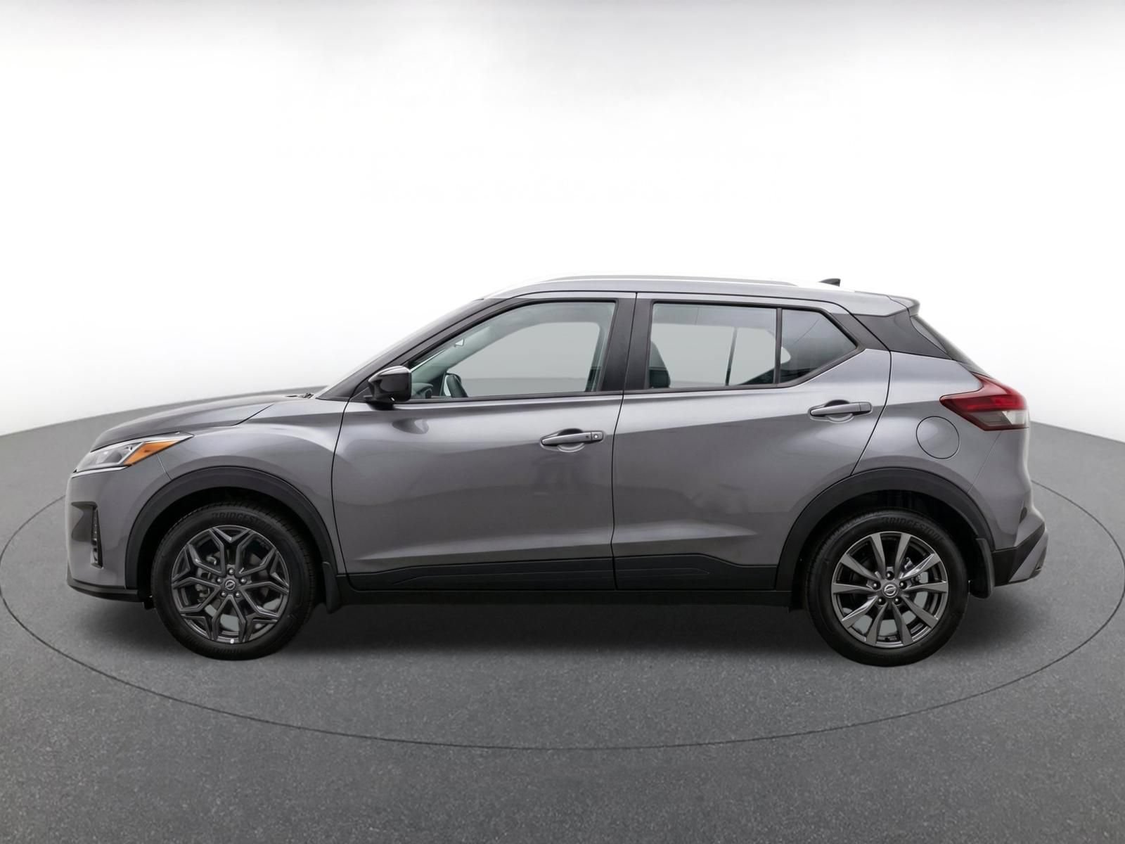 Used 2026 Nissan Kicks SR FWD image 4