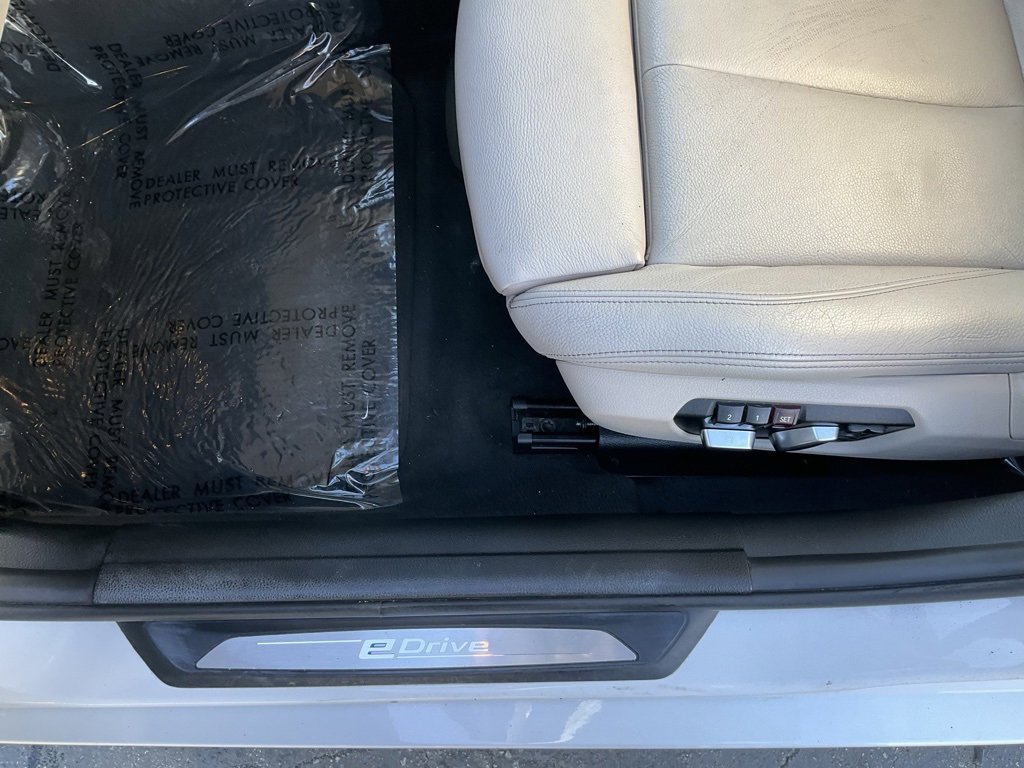 Used 2017 BMW 330e image 13