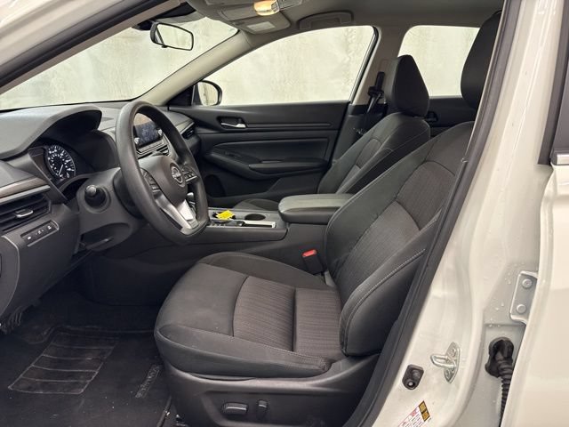 Used 2025 Nissan Altima 2.5 SV FWD image 19