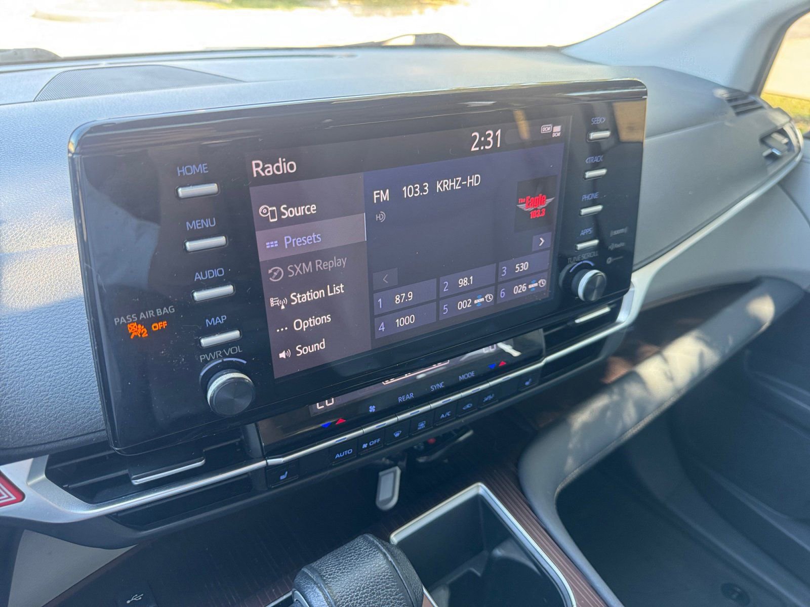 Used 2021 Toyota Sienna XLE image 31