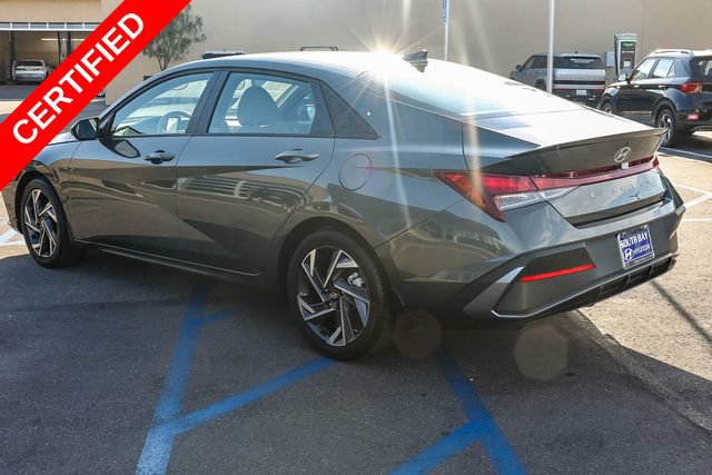 Used 2025 Hyundai Elantra Sport FWD image 4