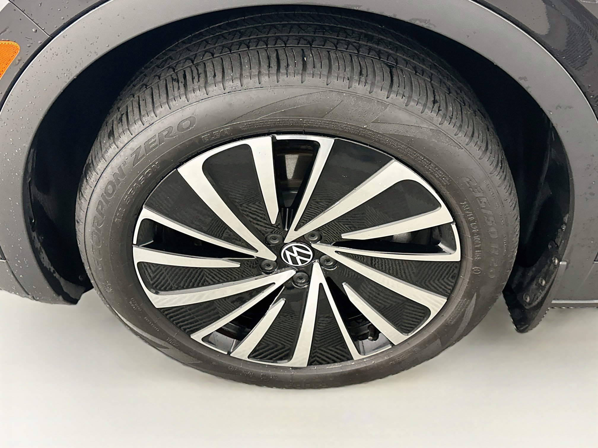 Used 2023 Volkswagen ID.4 Pro S Plus AWD/4WD image 11