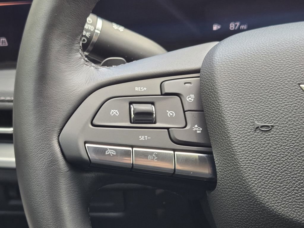 Used 2025 Cadillac XT4 Premium Luxury image 36