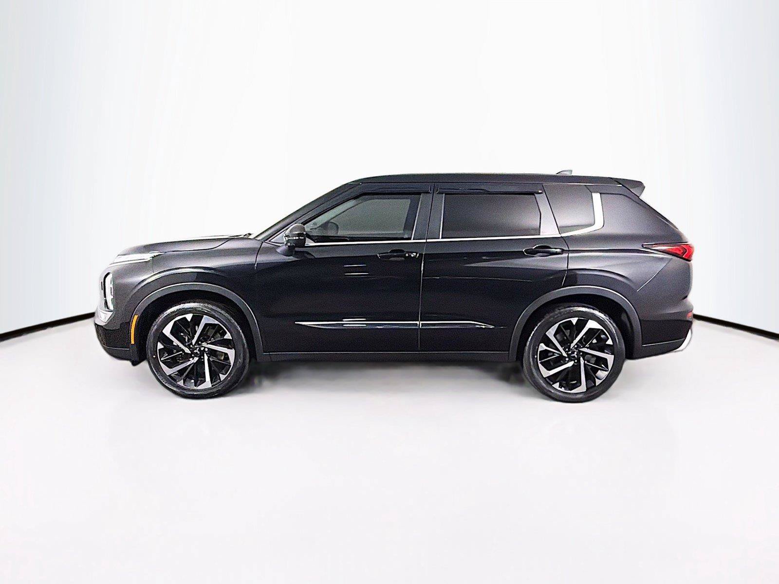 Used 2023 Mitsubishi Outlander SE AWD/4WD image 8