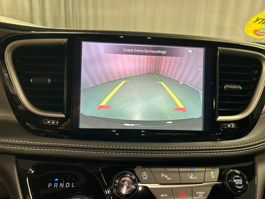 New 2027 Chrysler Pacifica Select FWD image 16