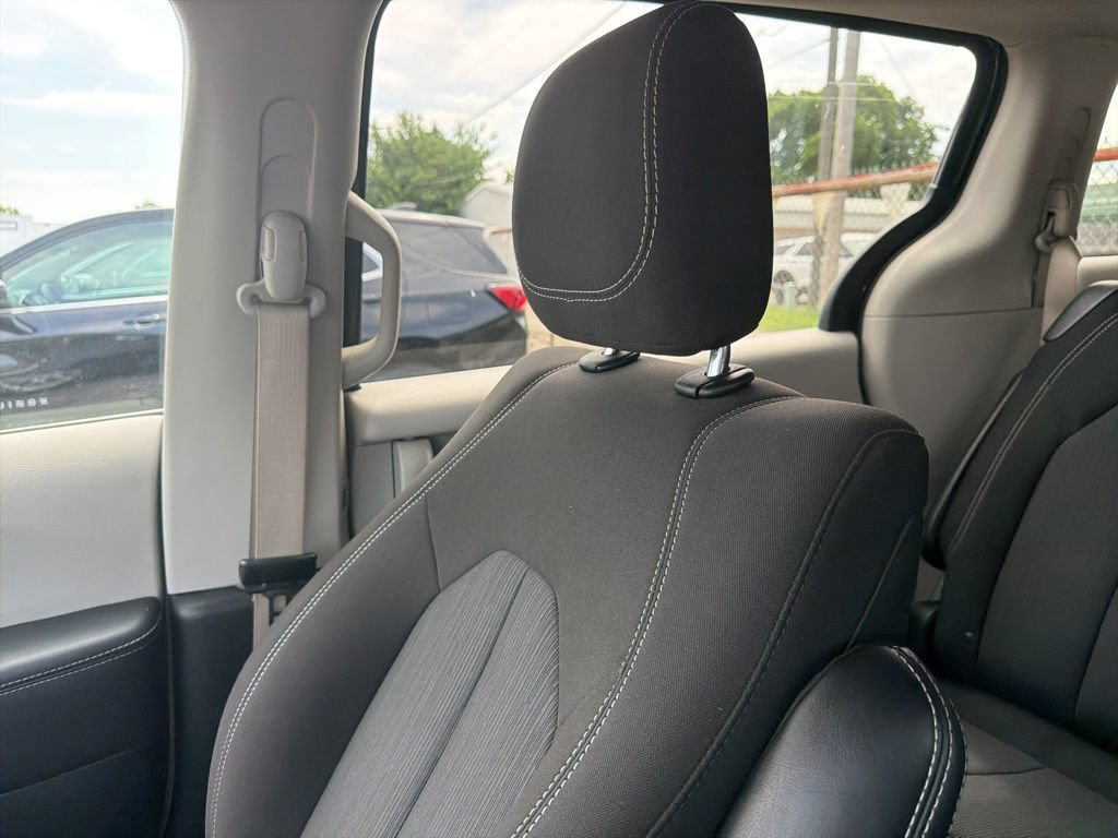 Used 2023 Chrysler Voyager LX FWD image 29