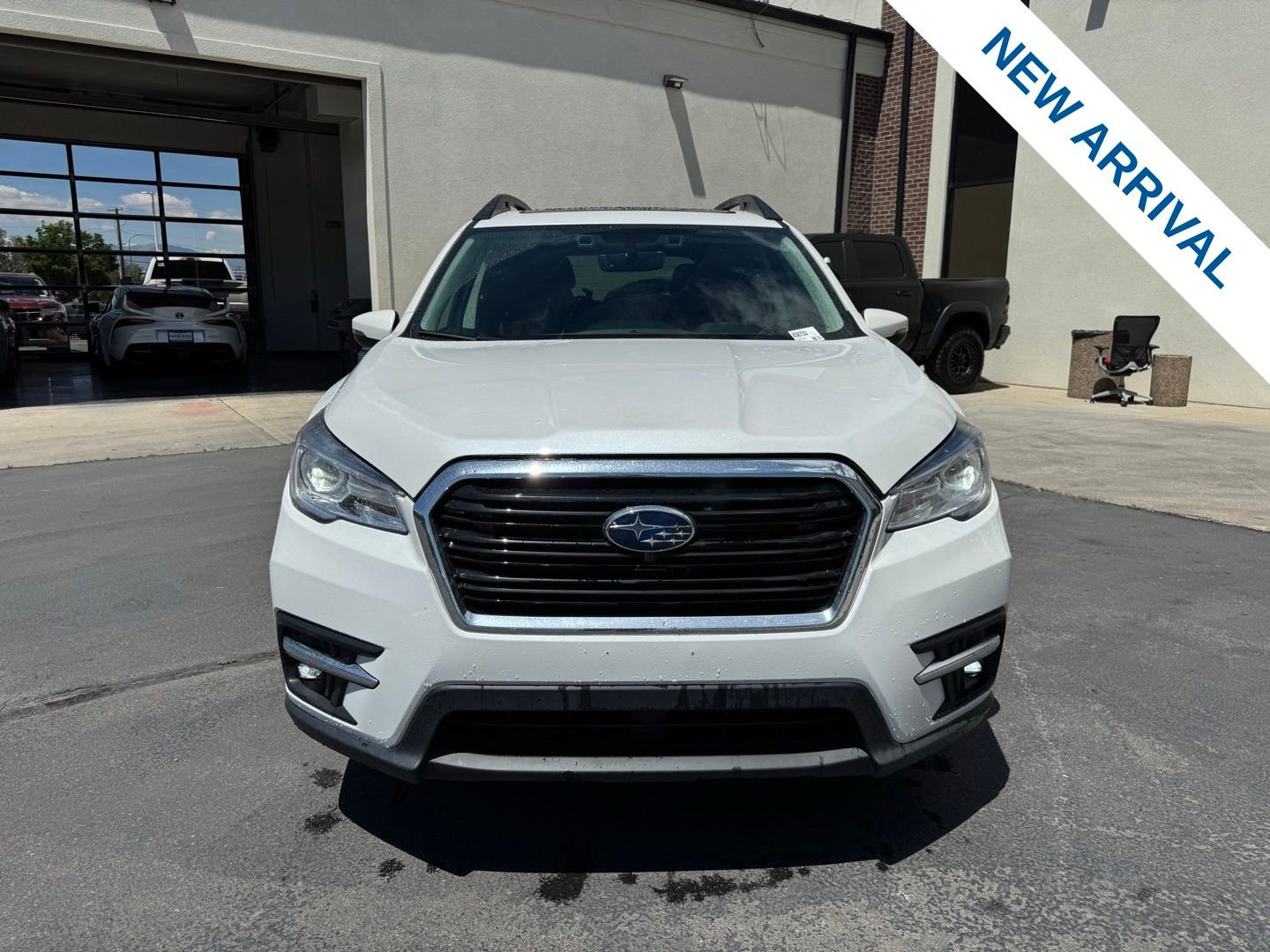 Used 2022 Subaru Ascent Limited w/ Technology Package AWD/4WD image 2