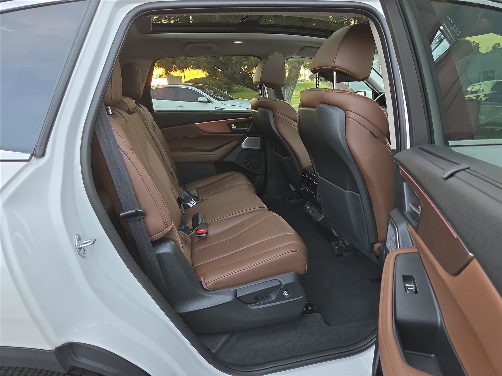 Used 2025 Acura MDX SH-AWD w/ Technology Package image 29