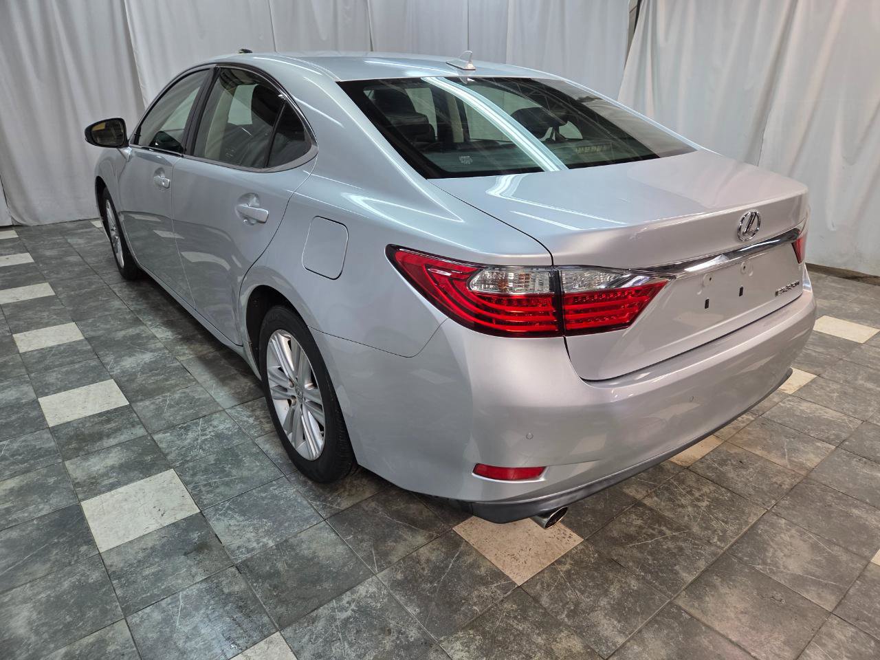 Used 2013 Lexus ES 350 Sedan w/ Luxury Pkg image 6