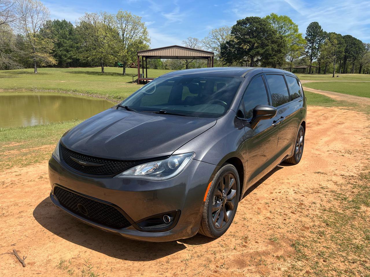 Used 2019 Chrysler Pacifica Touring Plus w/ Advanced Safetytec Group FWD image 4
