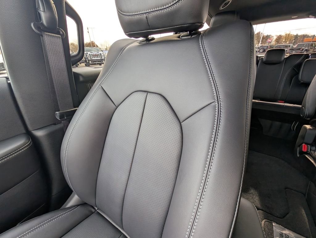 New 2026 Chrysler Pacifica Select image 13