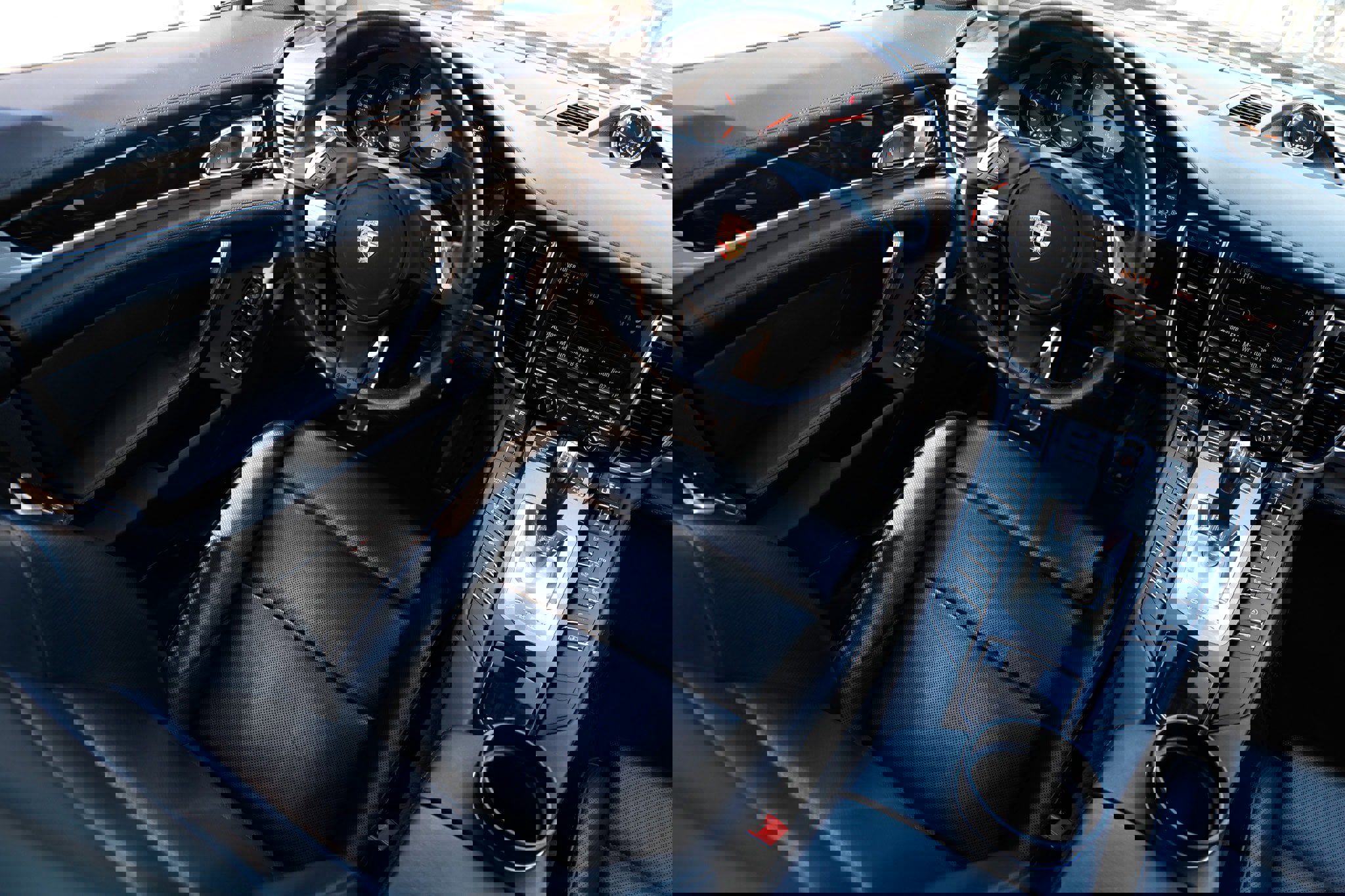 Used 2016 Porsche Panamera S image 25