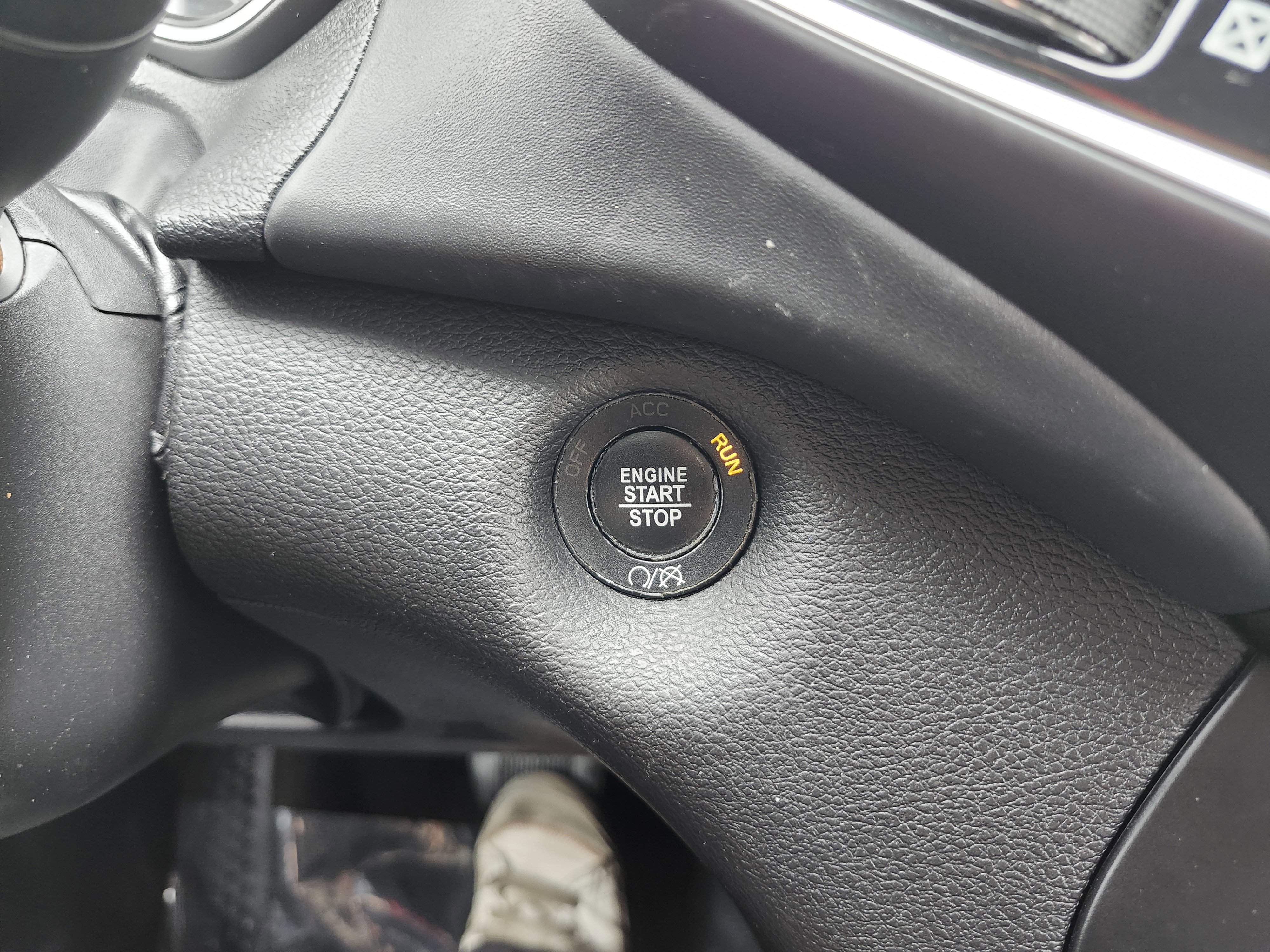 Used 2019 Jeep Cherokee Overland AWD/4WD image 9