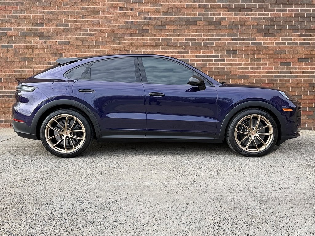 Certified 2025 Porsche Cayenne Turbo GT image 8