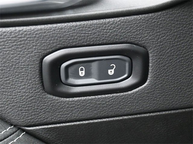 Used 2023 Jeep Wrangler Unlimited Sahara image 11