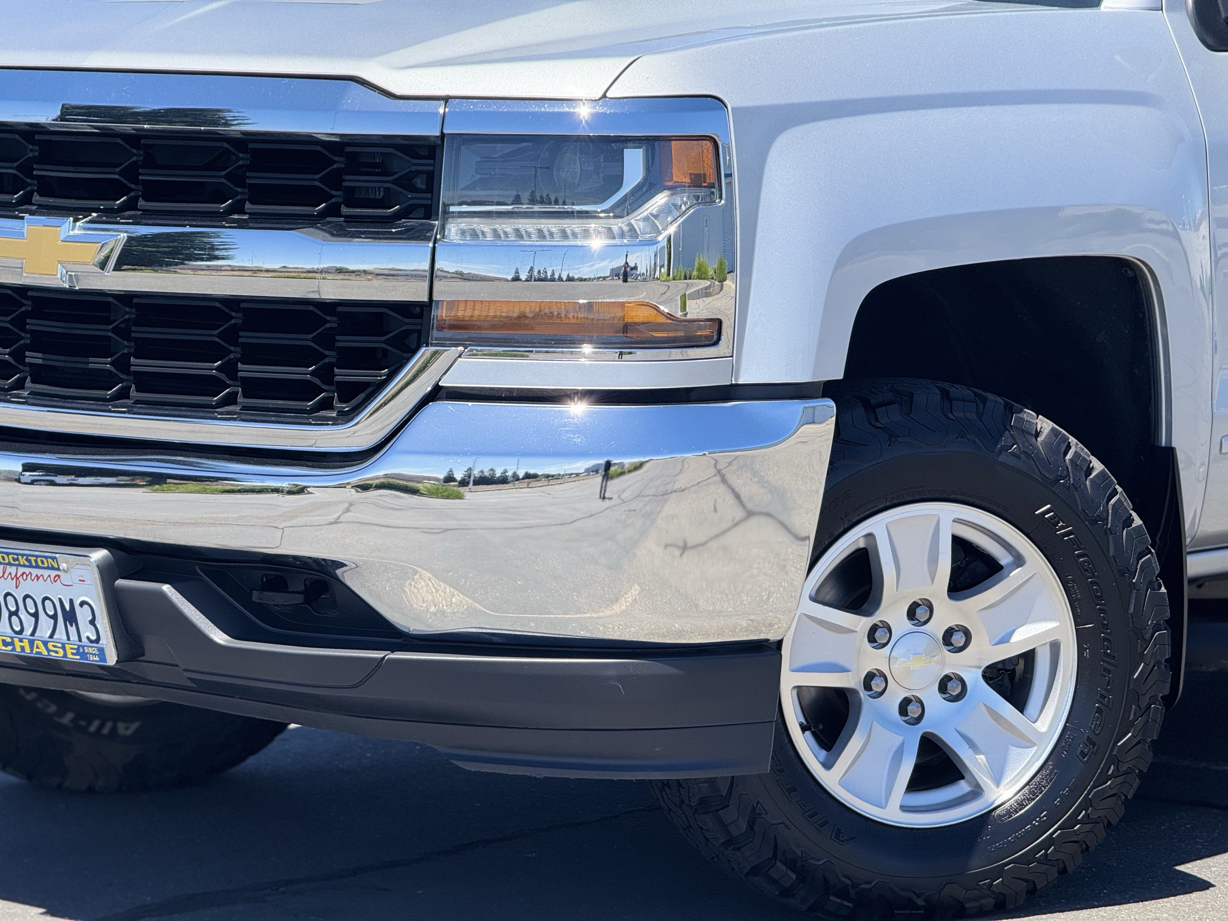 Used 2019 Chevrolet Silverado 1500 LT AWD/4WD image 3