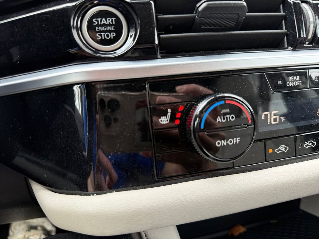 Used 2024 Nissan Pathfinder SV image 30