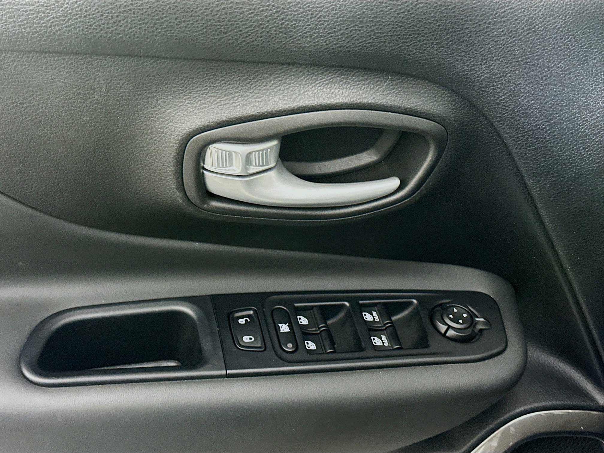 Used 2023 Jeep Renegade Latitude image 15