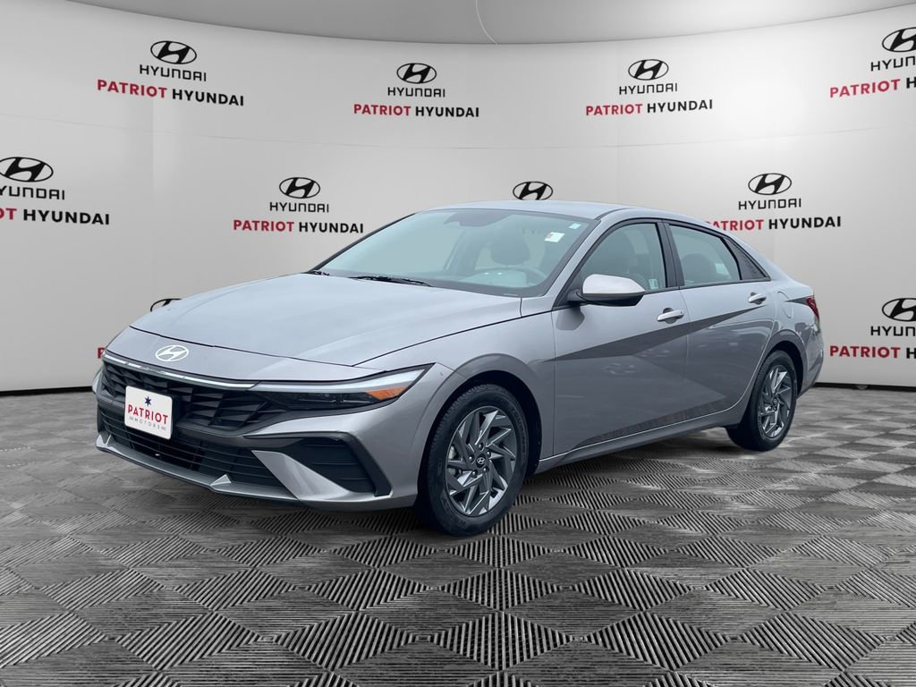 Certified 2024 Hyundai Elantra SEL FWD video 3