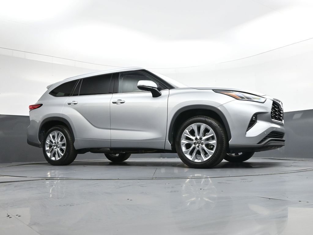 Used 2023 Toyota Highlander Limited image 34