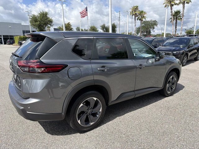 Used 2024 Nissan Rogue SV FWD image 2