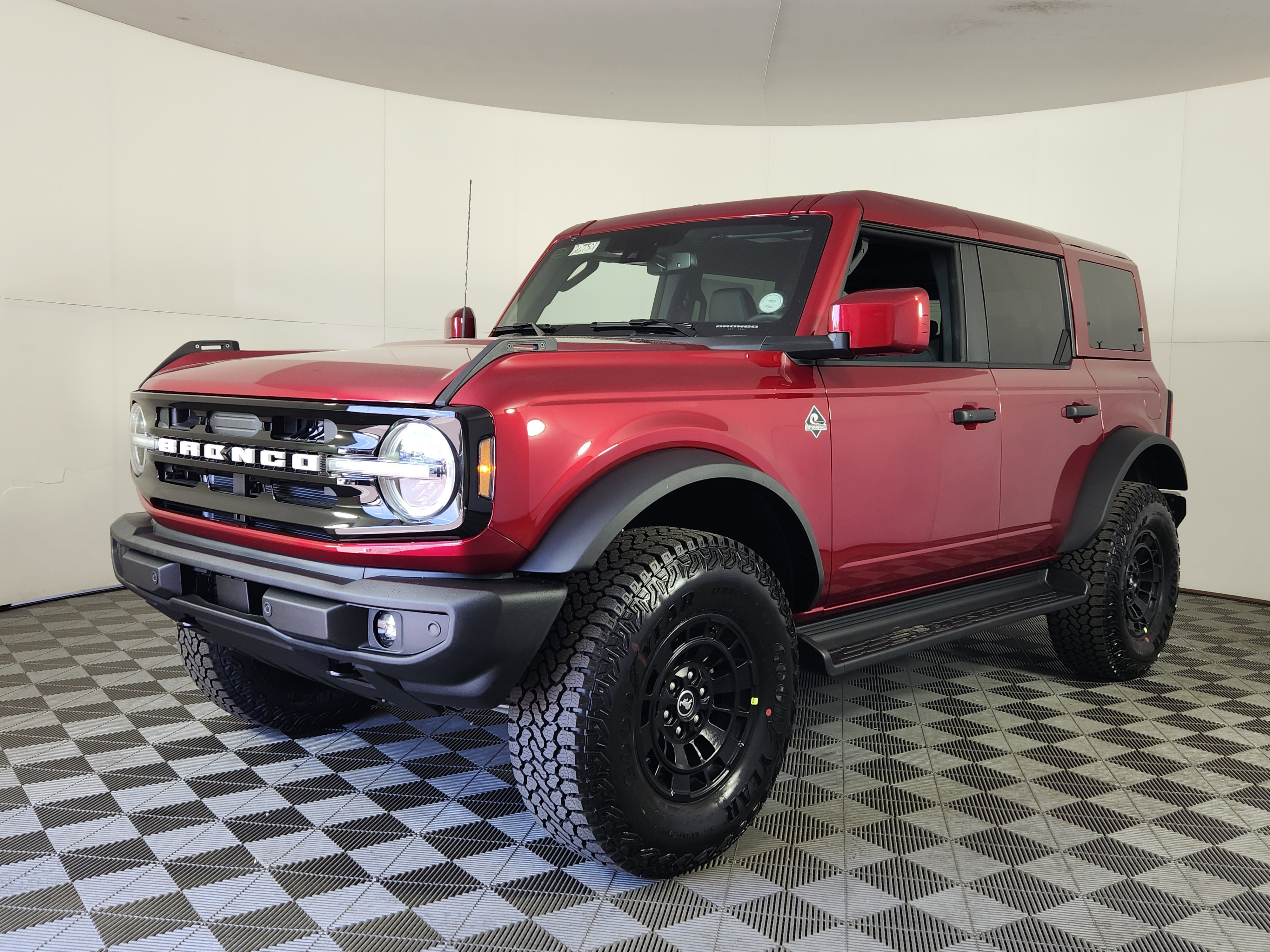 New 2026 Ford Bronco Outer Banks w/ Sasquatch Package AWD/4WD image 3