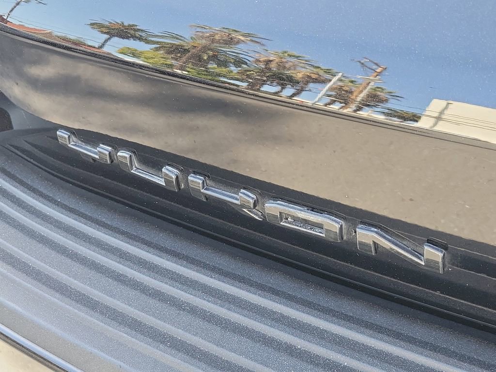 Used 2023 GMC Yukon Denali Ultimate image 7