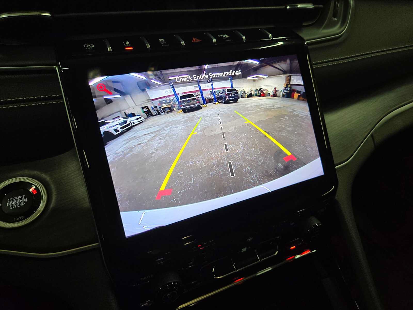 Used 2023 Jeep Grand Cherokee Limited w/ Black Appearance Package AWD/4WD image 26
