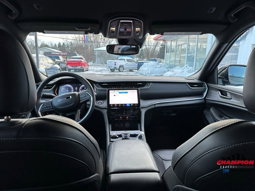 Used 2024 Jeep Grand Cherokee Limited image 25