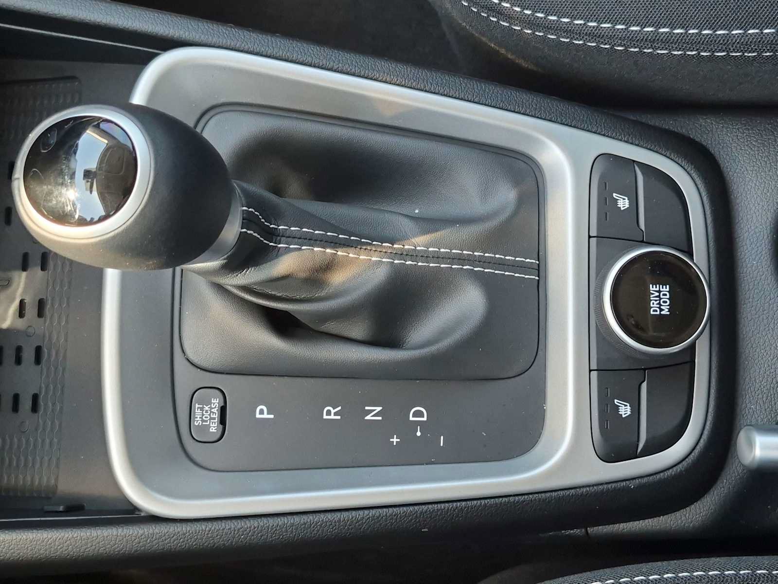 New 2026 Hyundai Venue SEL FWD image 30