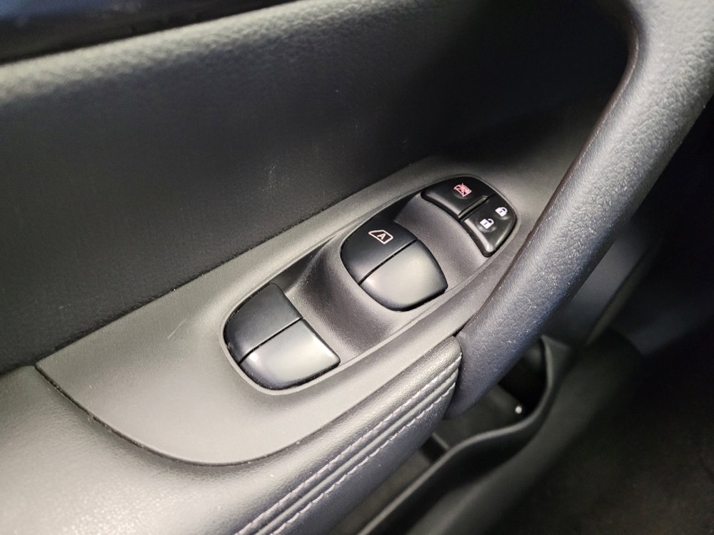 Used 2019 Nissan Rogue SV w/ Premium Package image 27