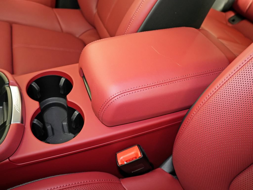 Certified 2026 Porsche Macan AWD/4WD image 30