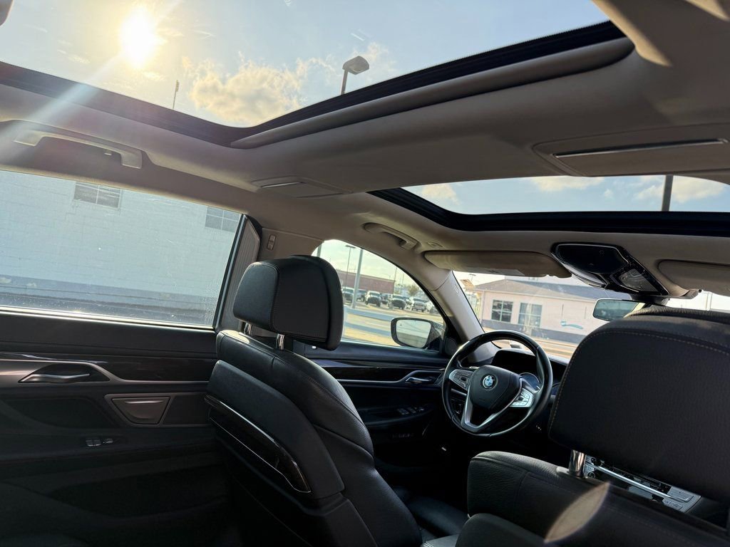 Used 2018 BMW 740e xDrive image 27